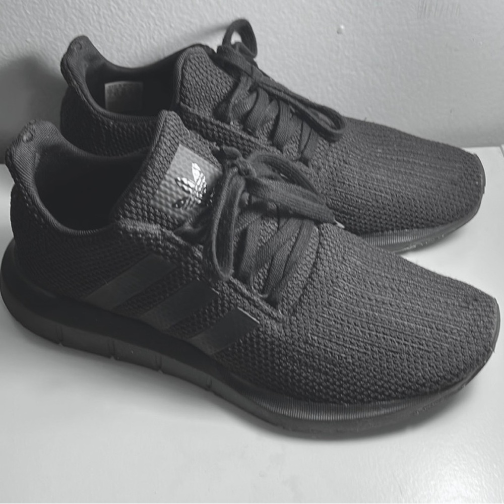 Adidas Swift Run, Men’s size 7, Black, Gently Used